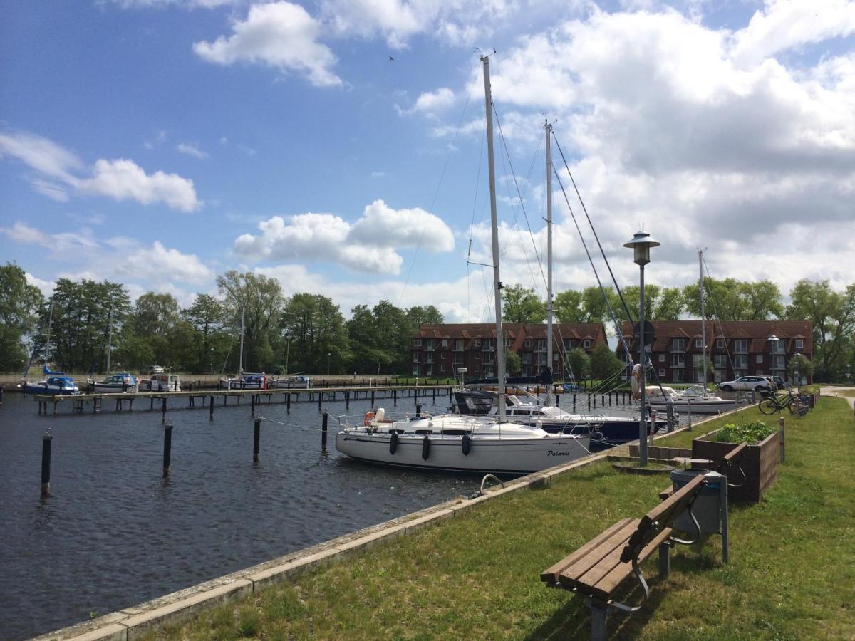 Blick Auf Yachthafen An Der Ostsee Ueckermünde Buitenkant foto